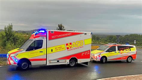 Unfall bei Osterode Auto wird gegen Bäume gedrückt