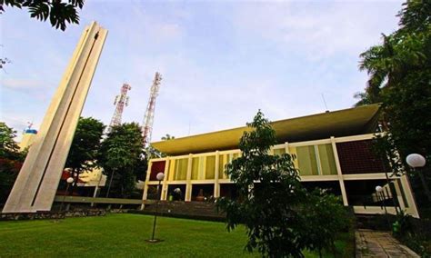 Masjid Salman ITB, Masjid Unik dengan Arsitektur yang Penuh Filosofi di Bandung - iTrip