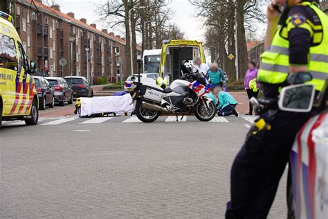 Fietser Gewond Na Botsing Met Bestelbus In Deventer Nieuws Nederland