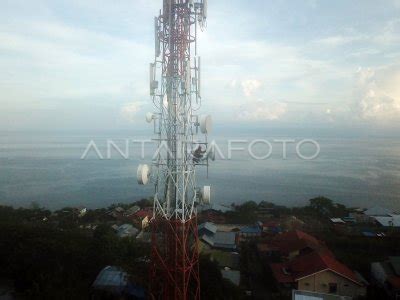 Pemerataan Infrastruktur Jaringan Telekomunikasi Indonesia Antara Foto