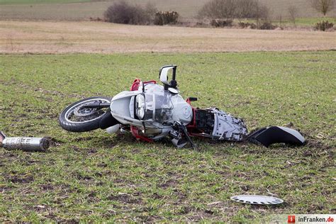 Kreis Coburg Motorrad verunglückt nach Überholmanöver Bildergalerie