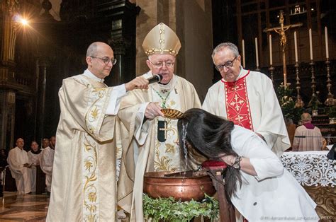 La Veglia Pasquale In Cattedrale Con I Catecumeni La Voce E Il Tempo