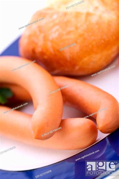 Ger Ucherte Wiener W Rstchen Mit Tomaten Garnitur Stock Photo Picture