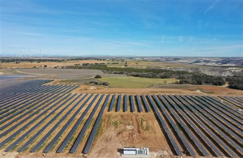 Iberdrola construye en Castilla y León la primera planta híbrida eólica