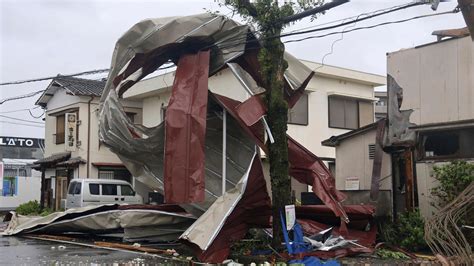 Starker Taifun Trifft Auf Japan Und Fordert Tote Und Verletzte