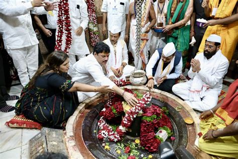 Photos Dhananjay Munde Pankaja Munde Seen Together In Presence Of Eknath Shinde Ajit Pawar