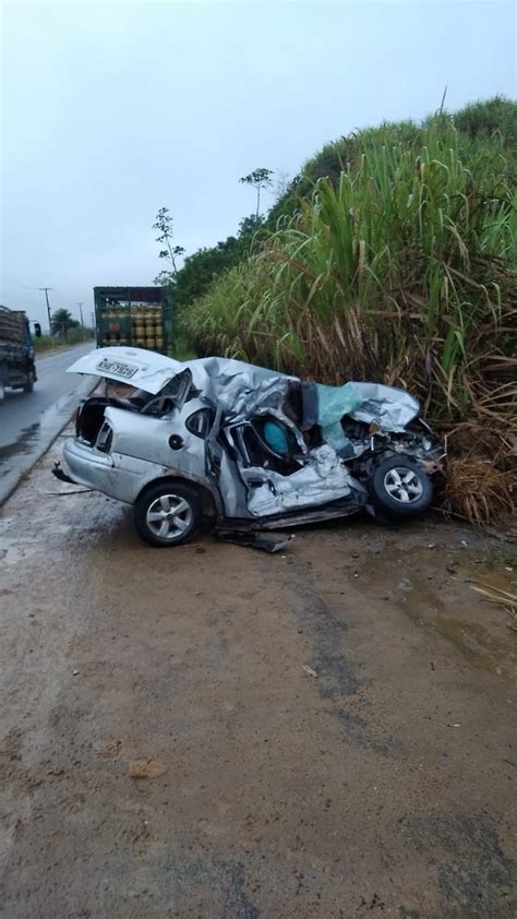 Motorista De Carro Morre Preso S Ferragens Ap S Colis O Caminh O