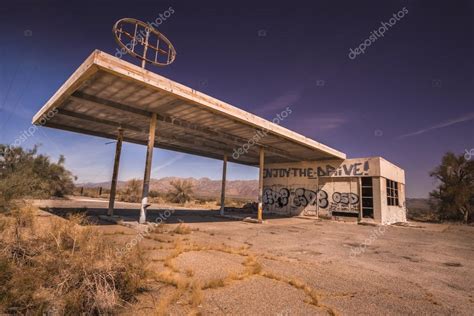 Abandoned gas station in Arizona,California desert USA — Stock Photo ...