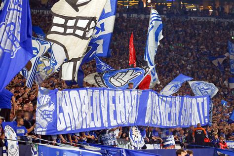 Spieltag Schalke Fc Kaiserslautern Der Betze Brennt