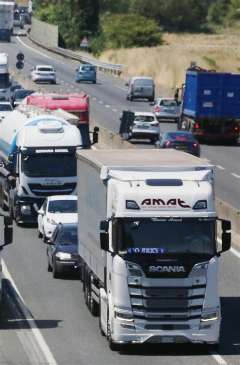 Scontro Tra Camion A Montelupo Code E Disagi In Superstrada