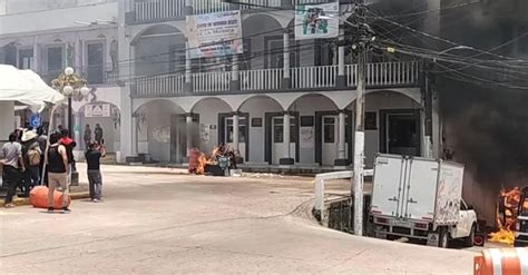 Pobladores Saquean Y Queman Casa Del Alcalde De Zacualtipan Hidalgo