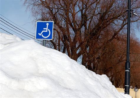 Lyhyesti lukijoilta Lumet kasattu invaruutuun Pääkirjoitus