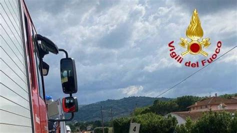 Tragico Incidente Sulle Strade Umbre Muore A 58 Anni Ribaltandosi Con