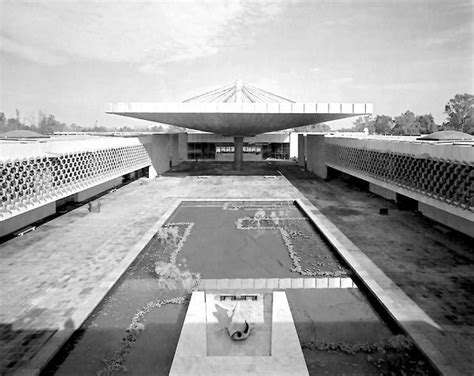 Patio central Museo Nacional de Antropología av Paseo de la Reforma