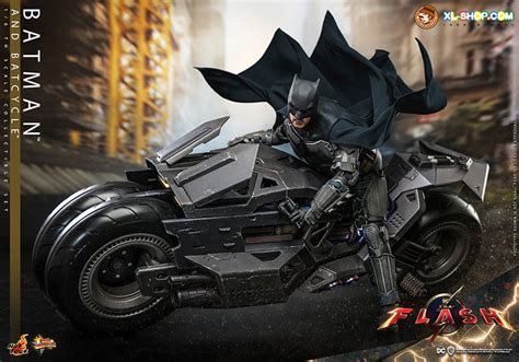 Hot Toys MMS The Flash Th Scale Batman And Batcycle Collectible Set Ship Q Q