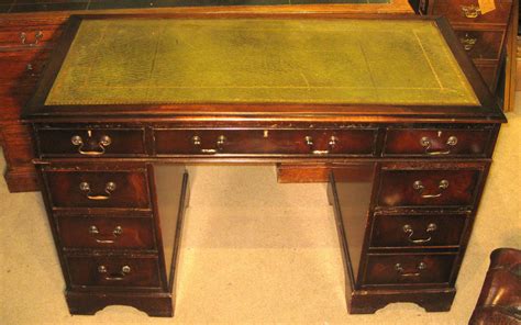 Reproduction ‘victorian Style Mahogany Pedestal Desk Dorking Desks