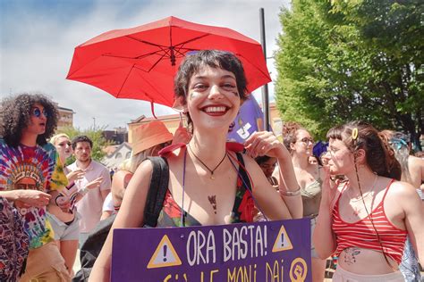 Gay Pride La Sfilata Per I Diritti Che Folla In Festa Al Tempio