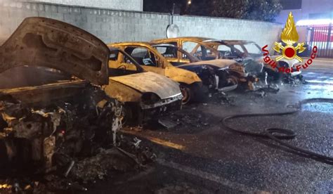 Paura A Vimodrone Incendio Distrugge Cinque Auto In Un Autosalone