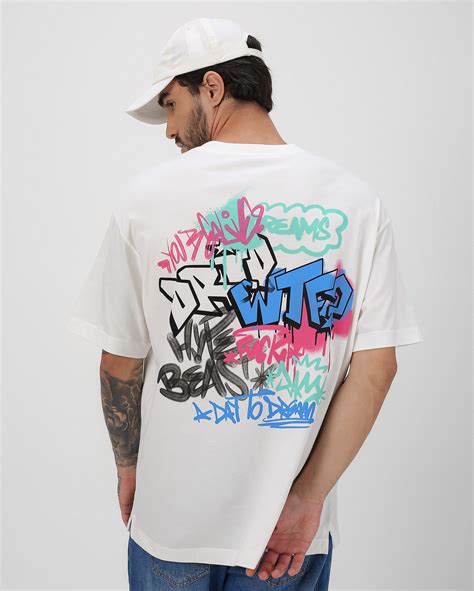 Riachuelo Camiseta Masculina Oversized Manga Curta Graffiti Branca