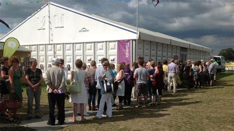 Dim Theatr Y Maes Yn Yr Eisteddfod Genedlaethol Eleni Bbc Cymru Fyw