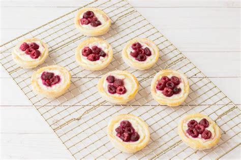 Easy Light Flaky Raspberry Puff Pastry Tart Recipe