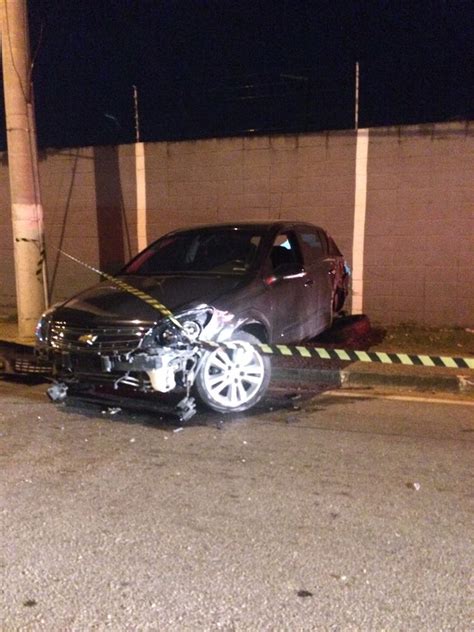 Homem Preso Ap S Bater Carro Roubado Durante Persegui O Em Jacare