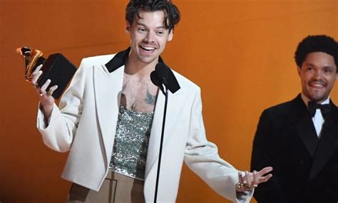 Harry Styles sale sorpresivamente ganador del premio al Álbum del Año