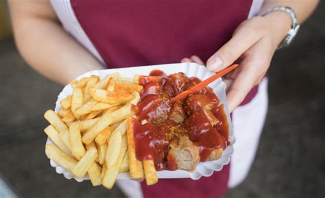 Любовь со вкусом карри: история легендарной берлинской сосиски ...