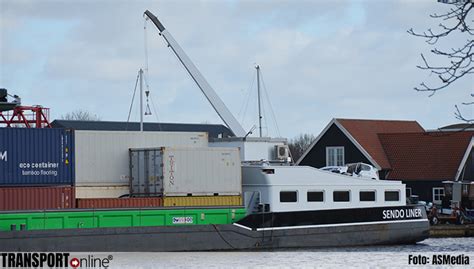 Transport Online Binnenvaartschip Tegen Brug Gevaren Bij Burgum Foto S