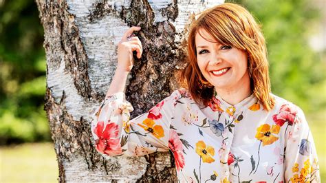 Irina viihtyy kotiäitinä: ”Perheroolimme ovat ehkä turhankin erilaiset”