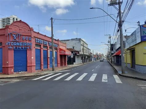 Após lockdown prefeito vai à polícia por receber ameaça de morte em