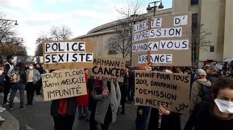 Des Dizaines De Milliers De Personnes Manifestent Contre La Loi