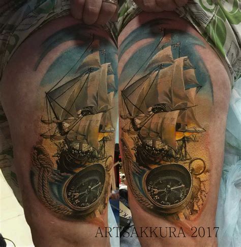 A Tatuagem De Navio E Uma B Ssola No Ombro Do Cara