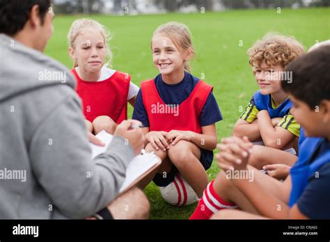 Coach Talking Childrens Soccer Team Hi Res Stock Photography And Images