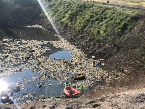 Un Lago Di Rifiuti In Una Cava Dismessa A S Felice A Cancello