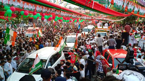 Lok Sabha Election Priyanka Gandhi And Dimple Yadav Road Show In Varanasi Amar Ujala Hindi