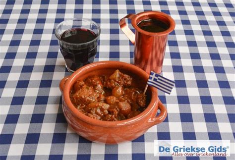 Stifado Stoofschotel Met Rundvlees En Ui De Griekse Gids