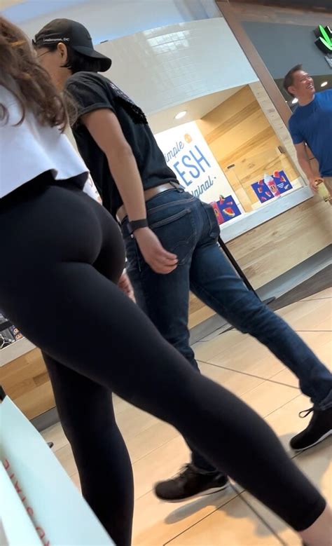 Shapely Booty Wavy Brunette In Black Leggings Oc Spandex Leggings