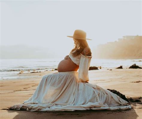 32 Amazing Maternity Beach Photo Ideas And Tips Pregnancy Photoshoot Maternity Photo Outfits