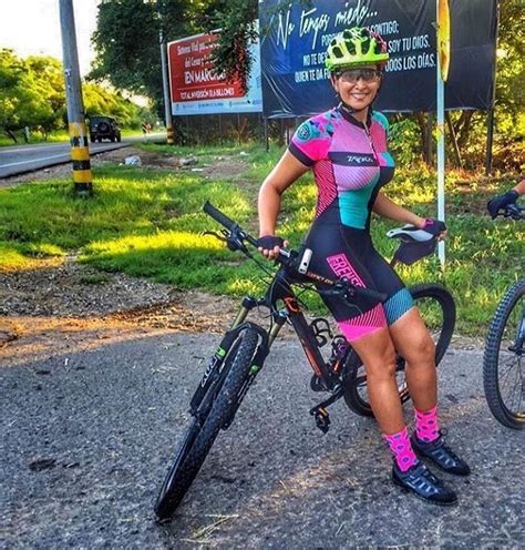 Pin By Caio Fern On Bici Pure Lifestyle Cycling Outfit Bicycle Girl