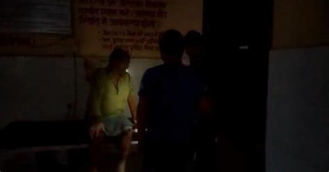 Video Power Outage At Up Hospital Makes Doctors Treat Patients By The Light Of Mobile Phone Torches