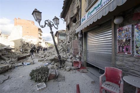 Amatrice Prima E Dopo Il Terremoto Il Post