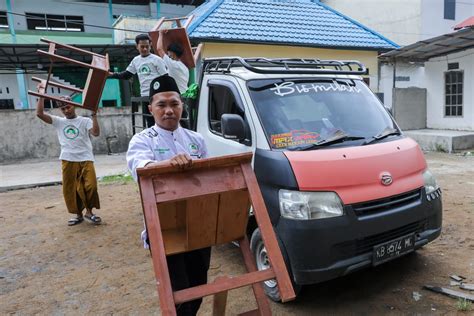 Santri Dukung Ganjar Gelar Sunatan Massal Dan Berikan Bantuan Ke Ponpes Husnul Yaqin