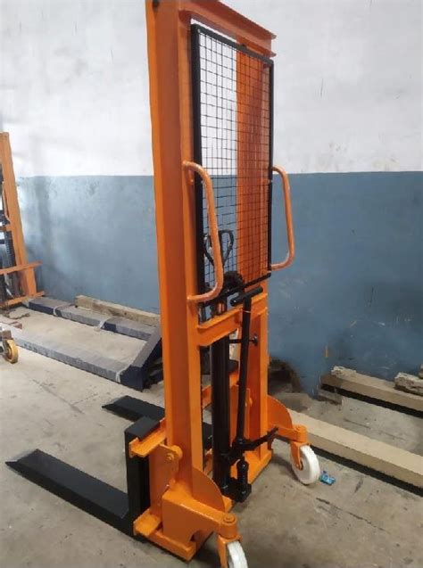 Maruti Manual Hydraulic Pallet Stacker 1 2m 1 6m At Rs 32000 Piece In