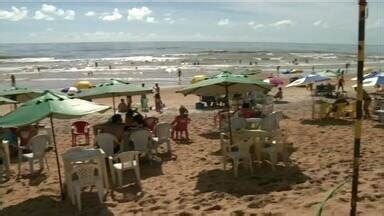 Gazeta Meio Dia Confira o movimento na praia de Guriri em São Mateus