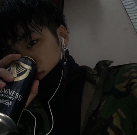 Znalezione Obrazy Dla Zapytania Ulzzang Boy Black Aesthetic Fotografi Teman Selebritas Ulzzang