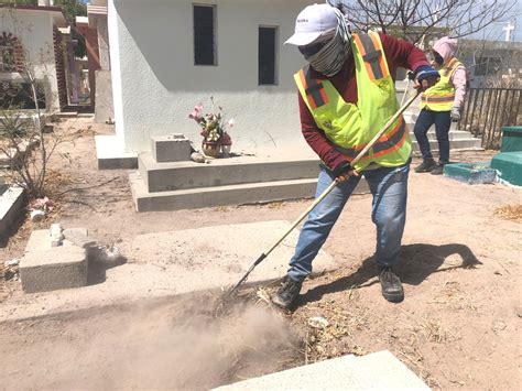 Realiza Servicios Públicos limpieza en el panteón de Los San Juanes