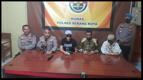 Berstatus Saksi Nikita Mirzani Datangi Kantor Polisi Usai Nyaris