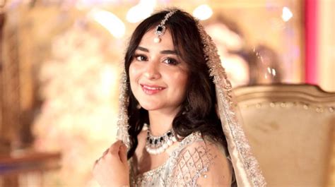 Yumna Zaidi Aka Meerub Looks Effortlessly Gorgeous In Pearl White