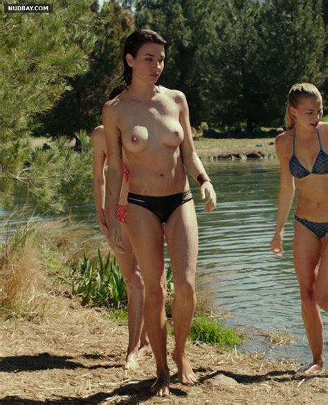 Cortney Palm Naked In Zombeavers 2014 Nudbay